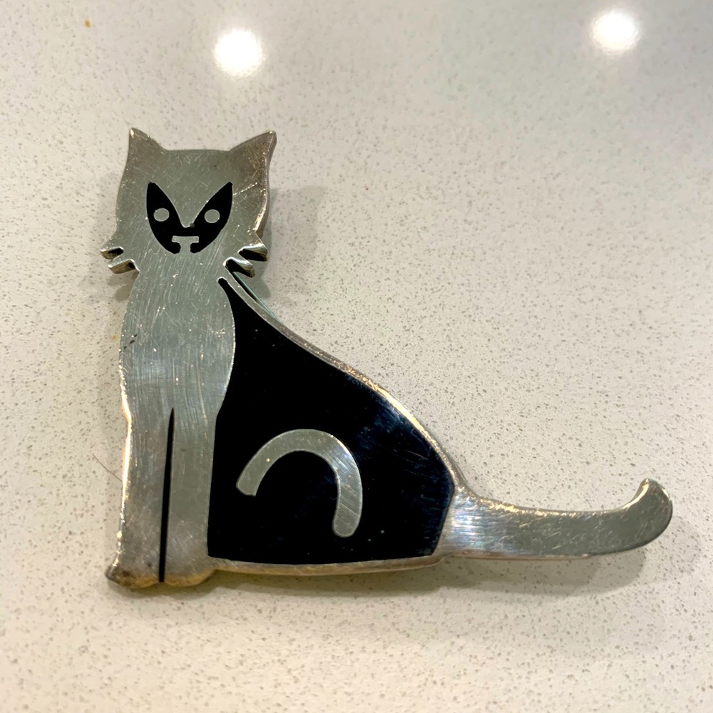Vintage cat brooch